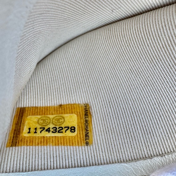 Chanel Diamond Stitch Quilted Wallet White Silver with Holo, Card and box - Picture 3 of 14